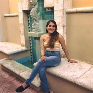 Meet your Posher, Camila